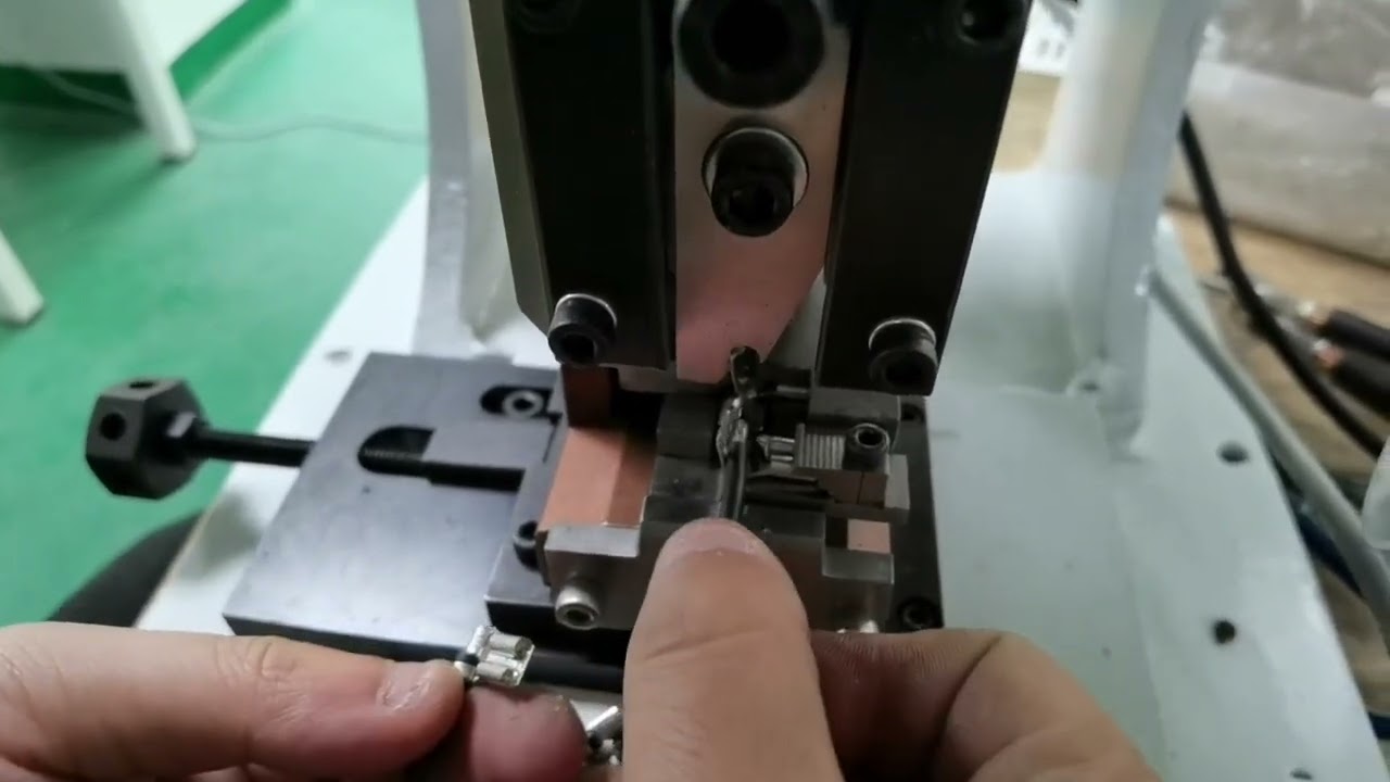 2T端子机+旗形模具打样视频 | 高效线束加工自动化设备