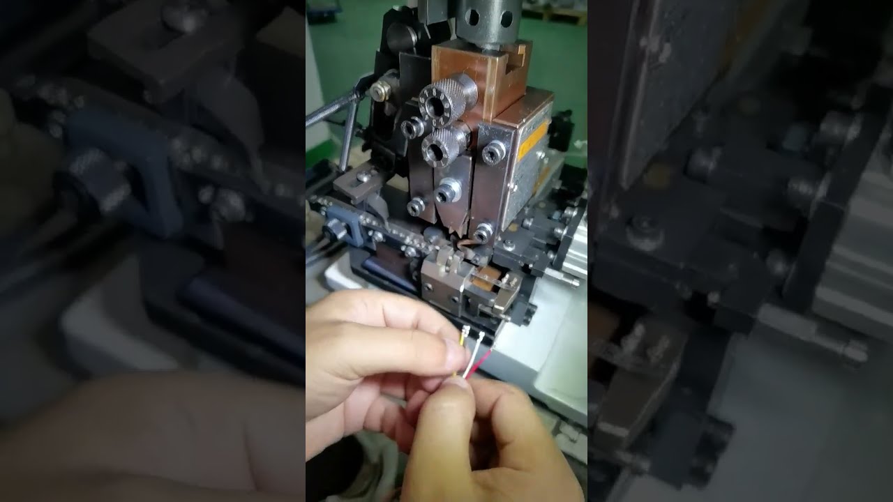 卧式连续端子压接机工作展示 #工厂 #机器 #工具
