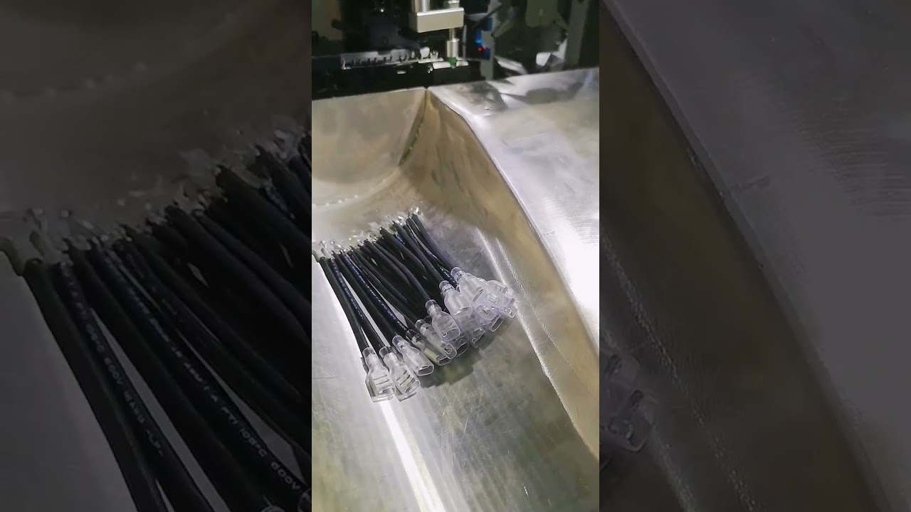 新一代通用型端子插入机，适配多种线束自动化 #工厂 #机器