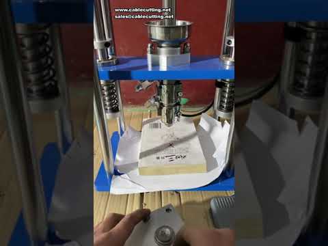 20克迷你立式注塑机 | 适用于ABS、PP、PC、PET、PVC等塑料 | USB充电头专用