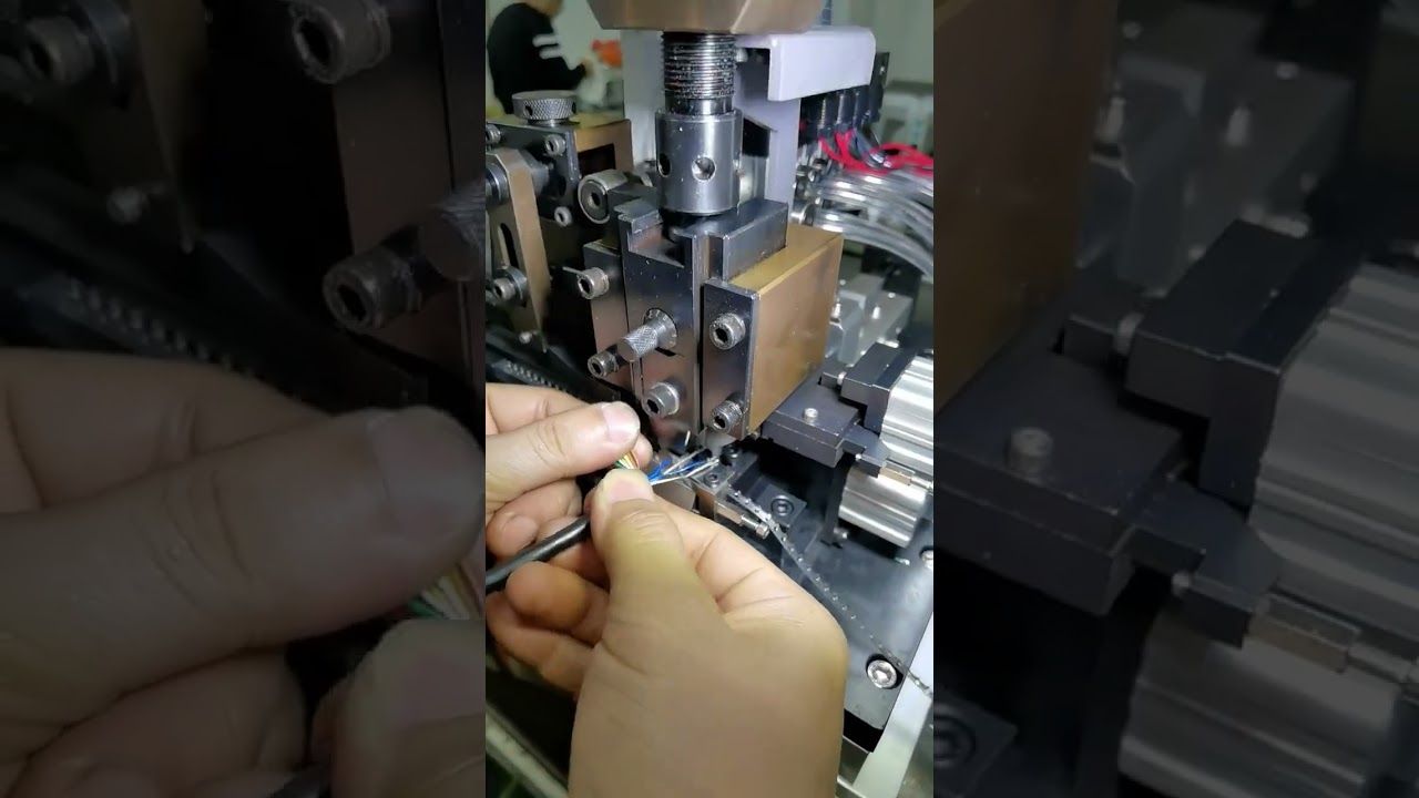 一次完成剥线压端子，工厂自动化神器 #工厂 #机器